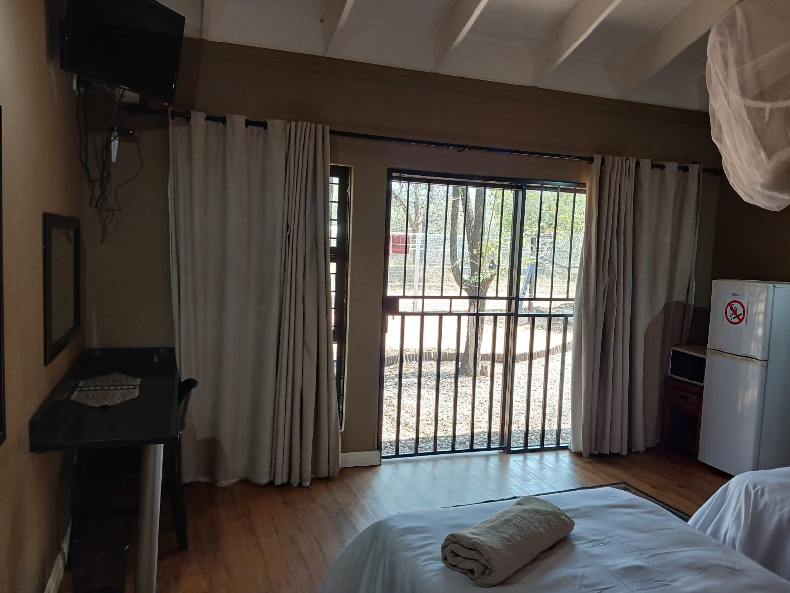 Bedroom with doors opening onto the bushveld